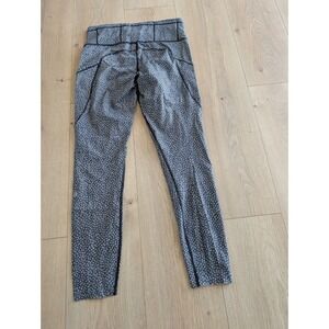 Lululemon Fast Free 7/8 Tights In Frozen Fizz White And Black Size 8